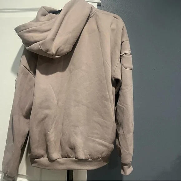 Comfrt Travel Essentials Viral Weighted Hoodie - Picture 7 of 7